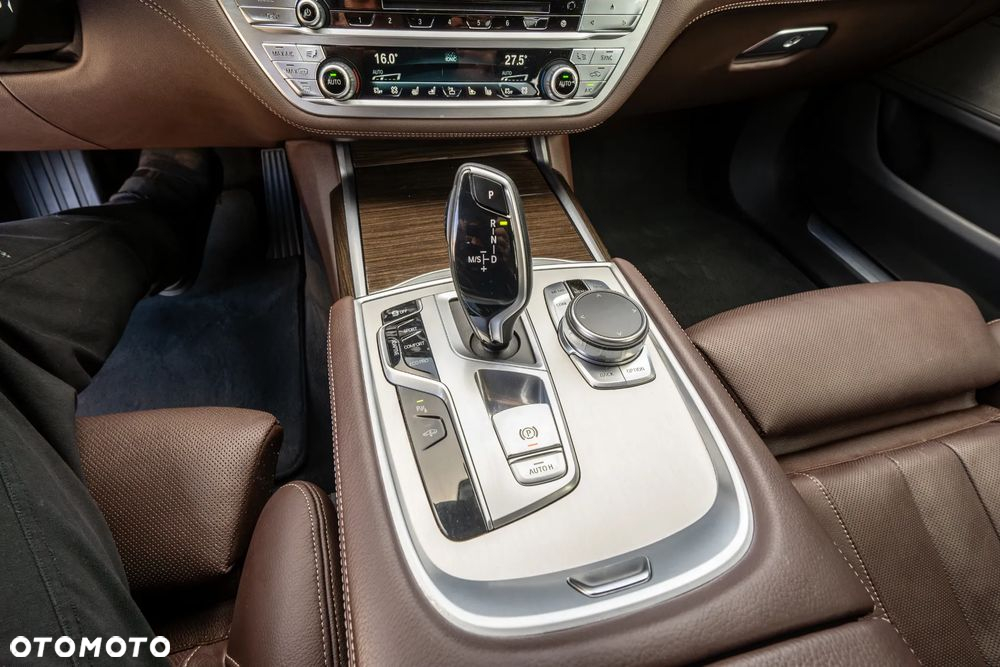 BMW Seria 7 750Li xDrive - 15