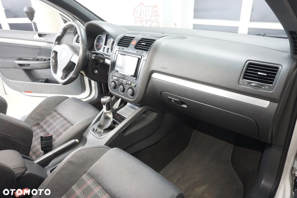Volkswagen Golf 2.0 GTI - 23