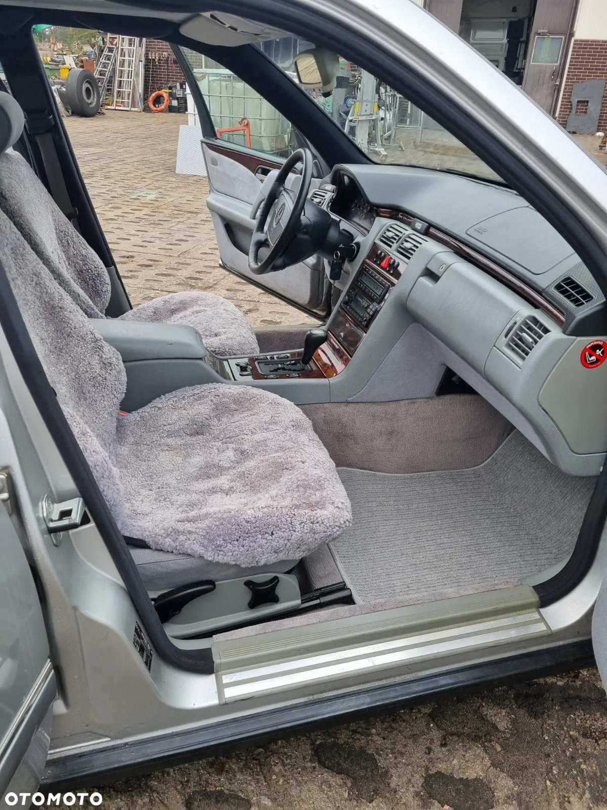 Mercedes-Benz Klasa E - 8