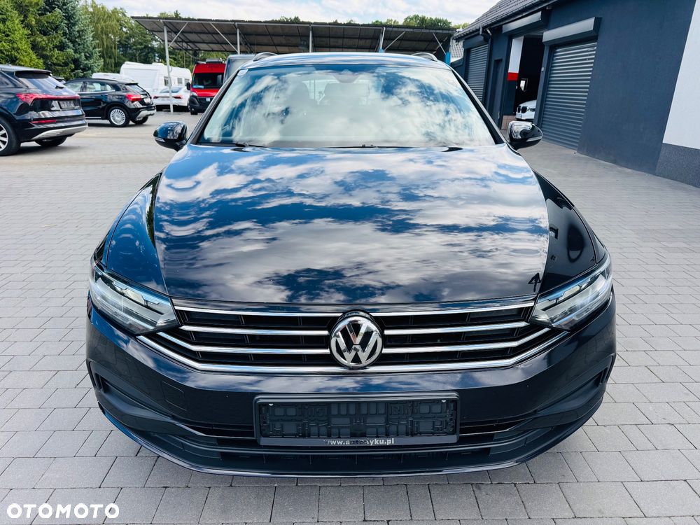 Volkswagen Passat 1.6 TDI SCR DSG Conceptline - 4