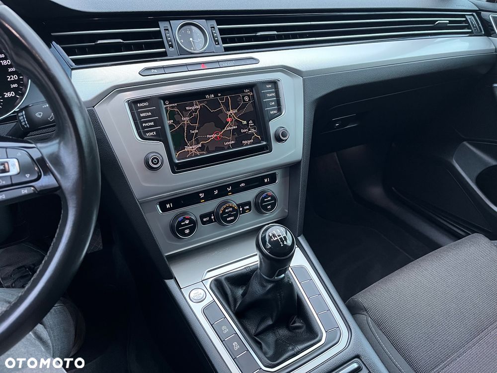 Volkswagen Passat Variant 1.8 TSI BMT Comfortline - 16
