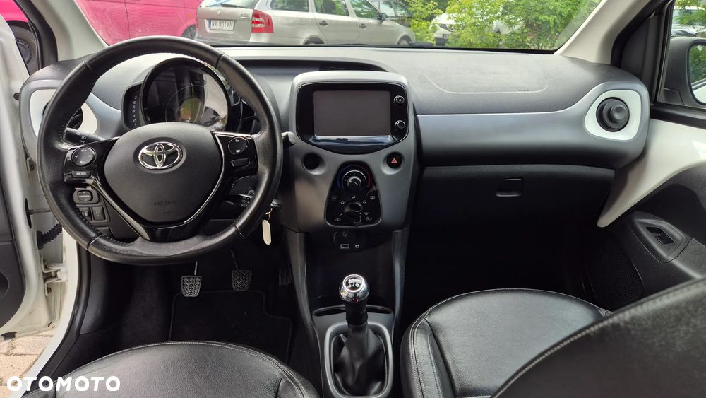 Toyota Aygo x-clusiv - 16