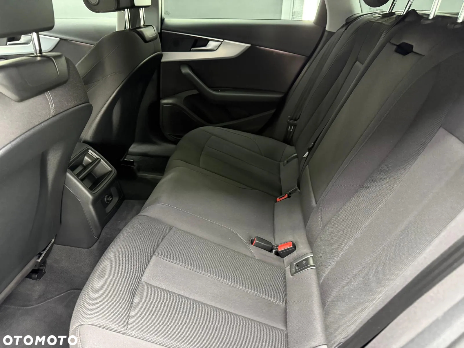 Audi A4 Avant 40 TDI quattro S tronic S line - 29