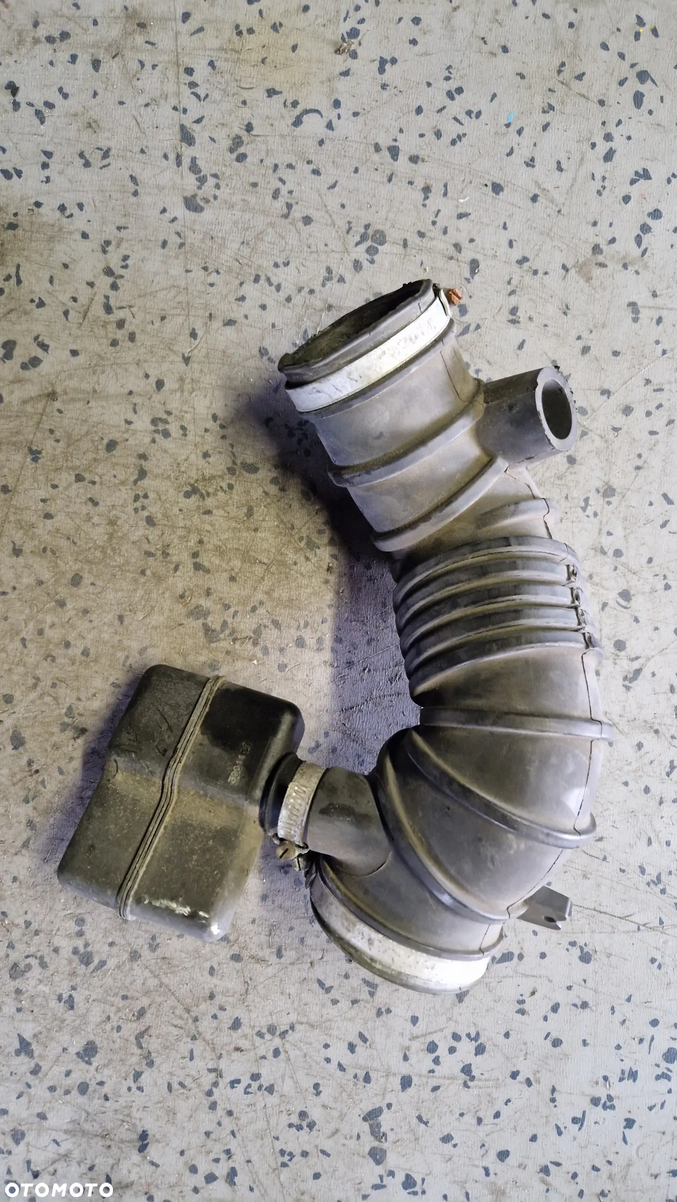 MITSUBISHI CARISMA 1.8 GDI PRZEWÓD DOLOT POWIETRZA MR 127352 - 2