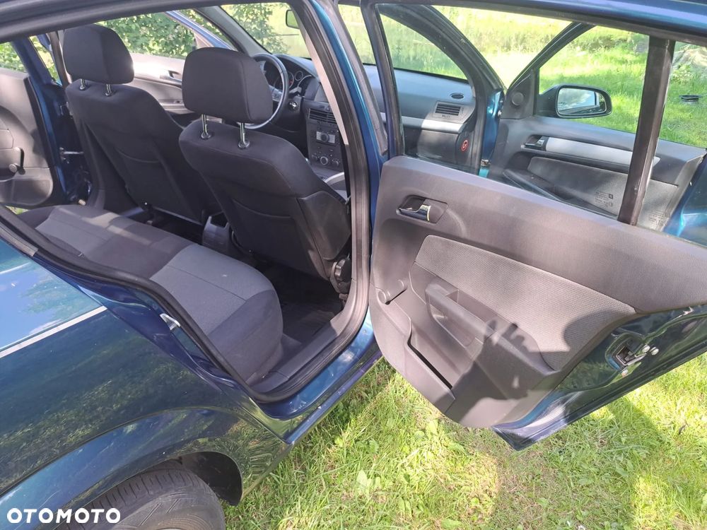 Opel Astra 1.6 Essentia - 19
