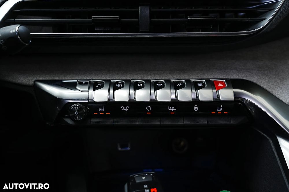 Peugeot 3008 Plug-In Hybrid 225 e-EAT8 GT - 18