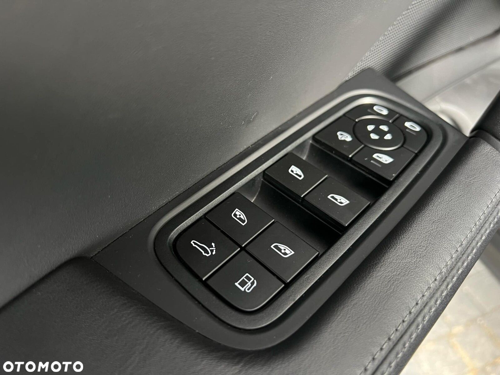 Porsche Cayenne - 10