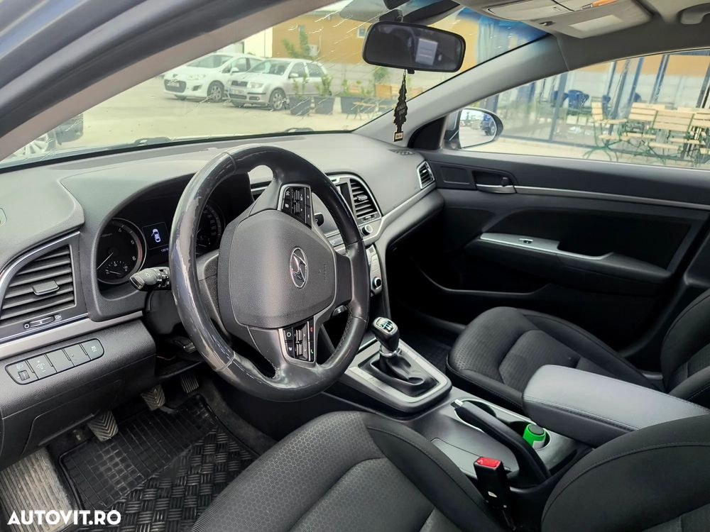 Hyundai Elantra 1.6 CRDI Highway - 10