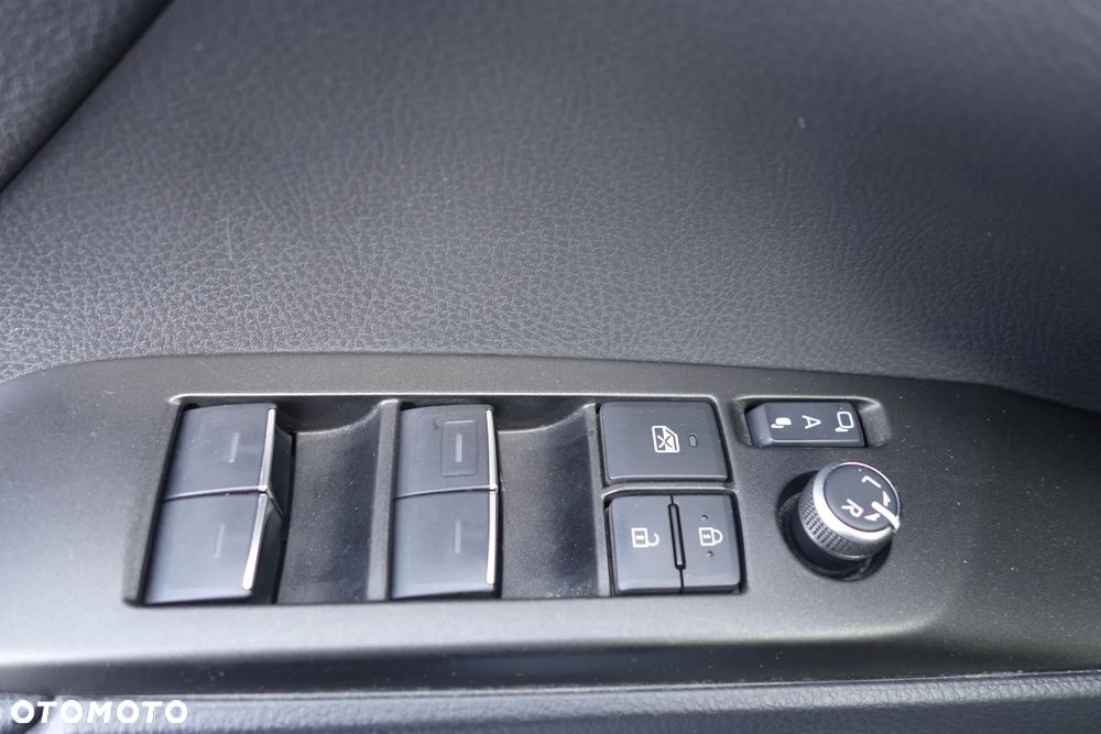 Toyota Camry 2.5 Hybrid Prestige CVT - 17