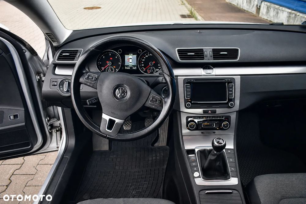 Volkswagen Passat 2.0 TDI DPF Comfortline - 13