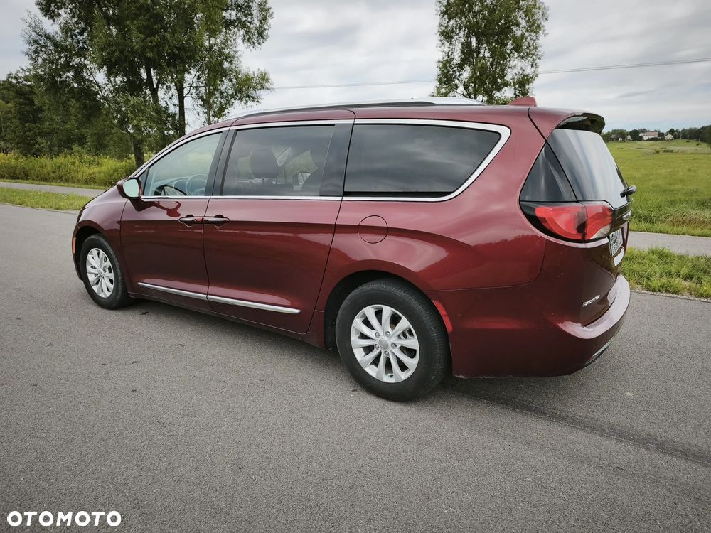 Chrysler Pacifica - 10
