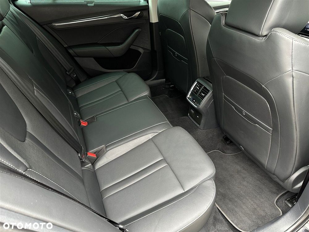 Skoda Octavia 2.0 TDI SCR Style DSG - 8
