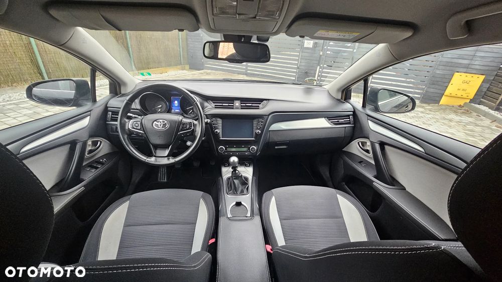 Toyota Avensis Touring Sports 2.0 D-4D Business Edition - 8