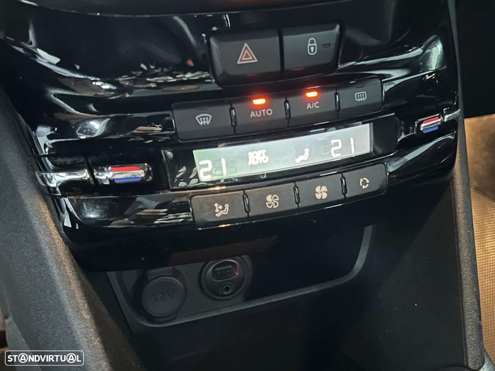 Peugeot 208 1.2 PureTech Allure - 17