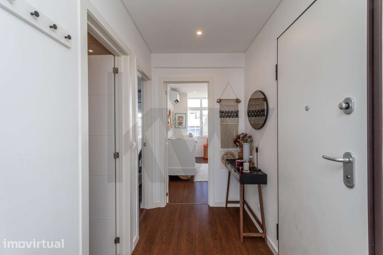 Apartamento T2 Renovado com Vista Rio | 74 m2 | Último Piso – Ajuda - Grande imagem: 2/26