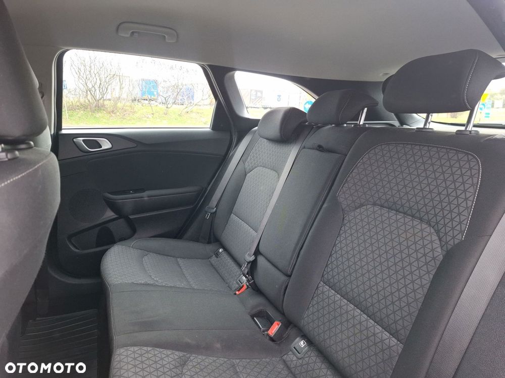 Kia Ceed - 16