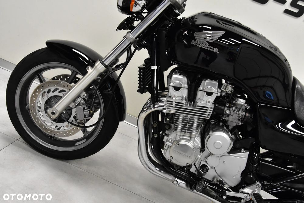 Honda CB - 12