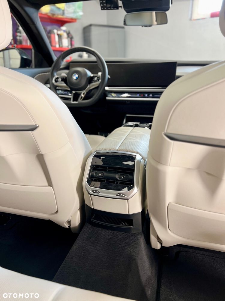 BMW Seria 7 - 23
