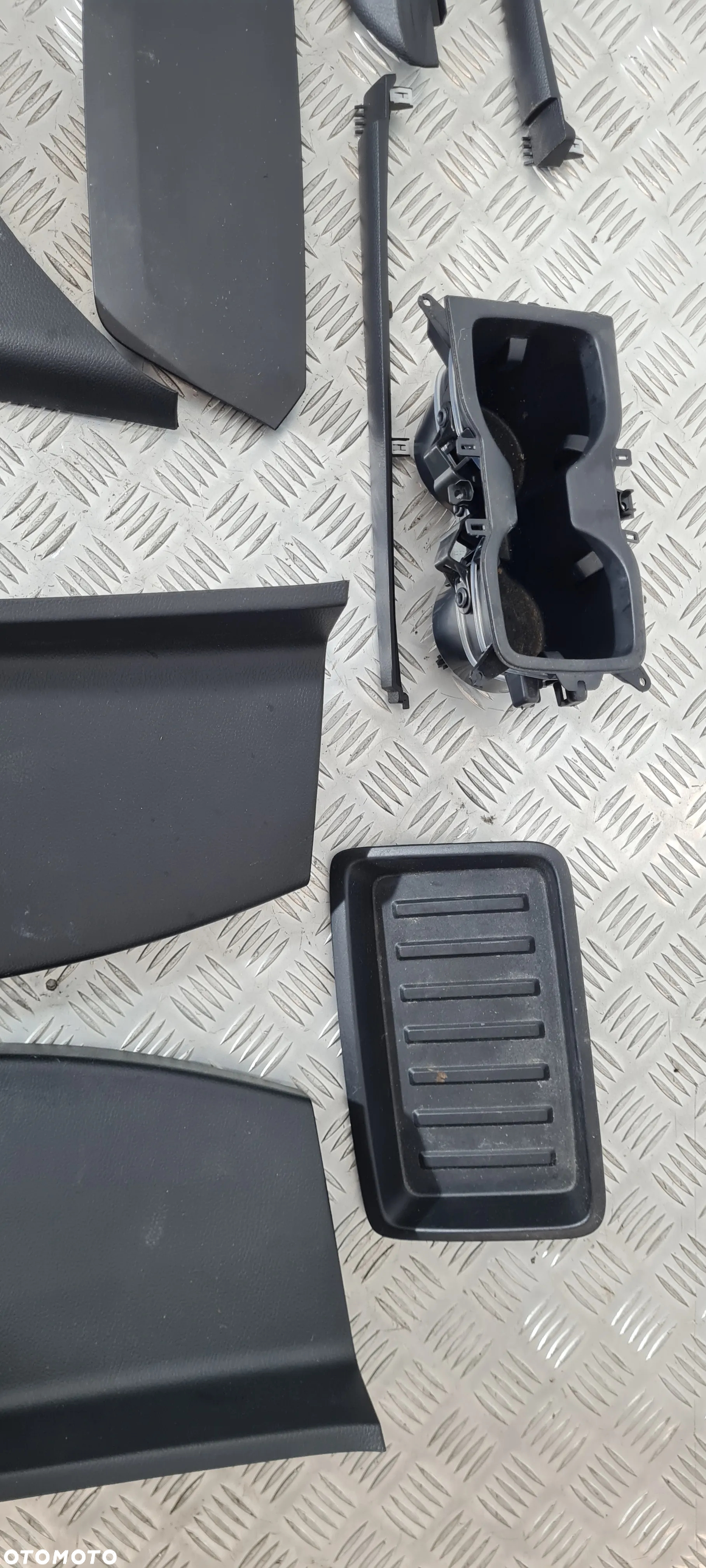 Ford Ranger V Osłona Słupka Wnętrza Kpl. - 3