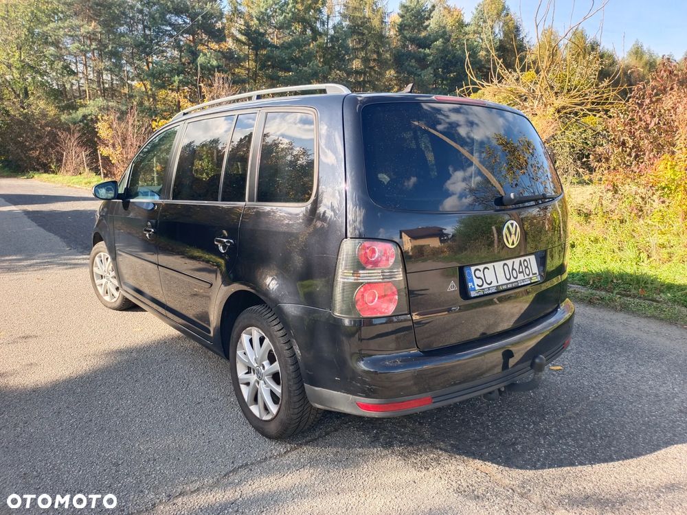 Volkswagen Touran - 4