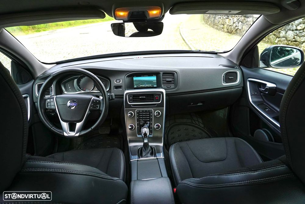 Volvo S60 2.0 D4 Momentum Geartronic - 32