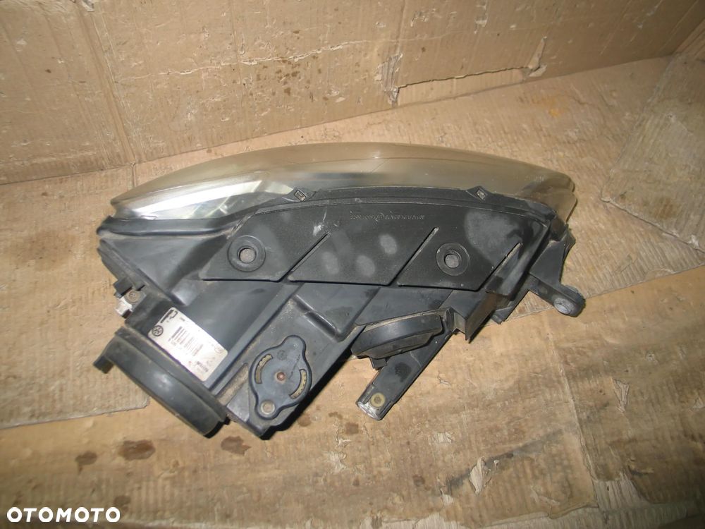 lampa przod vw passat B6 05-10r. 3C0941005S Europa - 12
