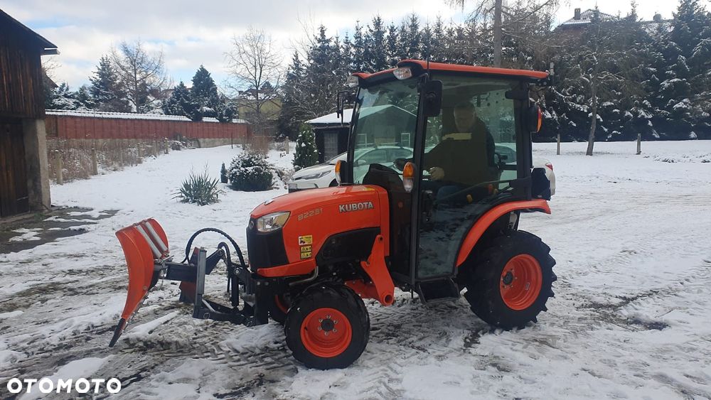 Kubota B2231 cab hst - 8