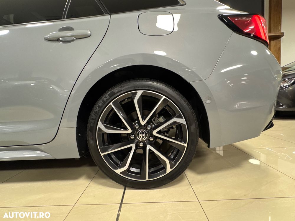 Toyota Corolla 2.0 HSD Exclusive Plus GR Sport Bi-Tone - 36
