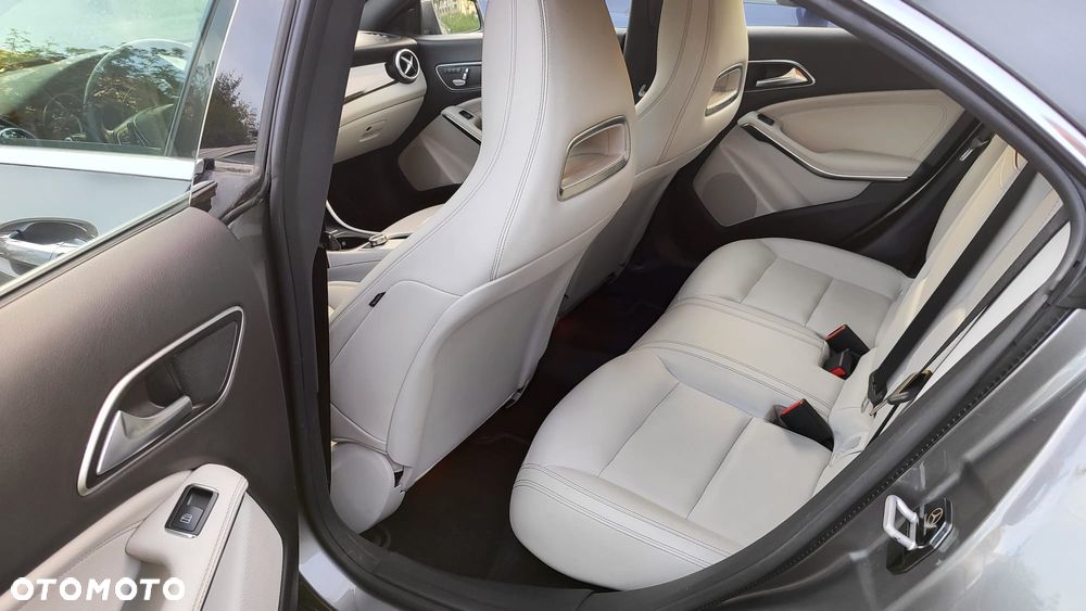 Mercedes-Benz CLA 250 4Matic 7G-DCT Sport - 10