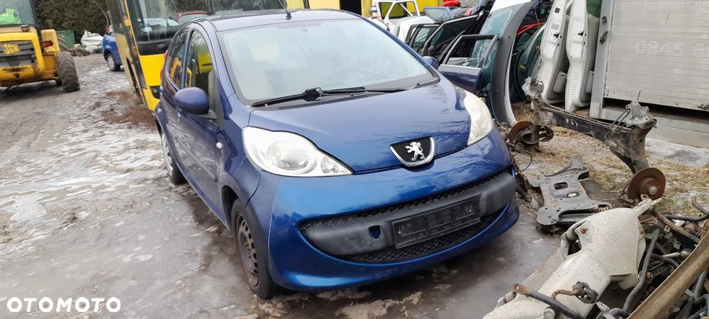 PEUGEOT 107 maska