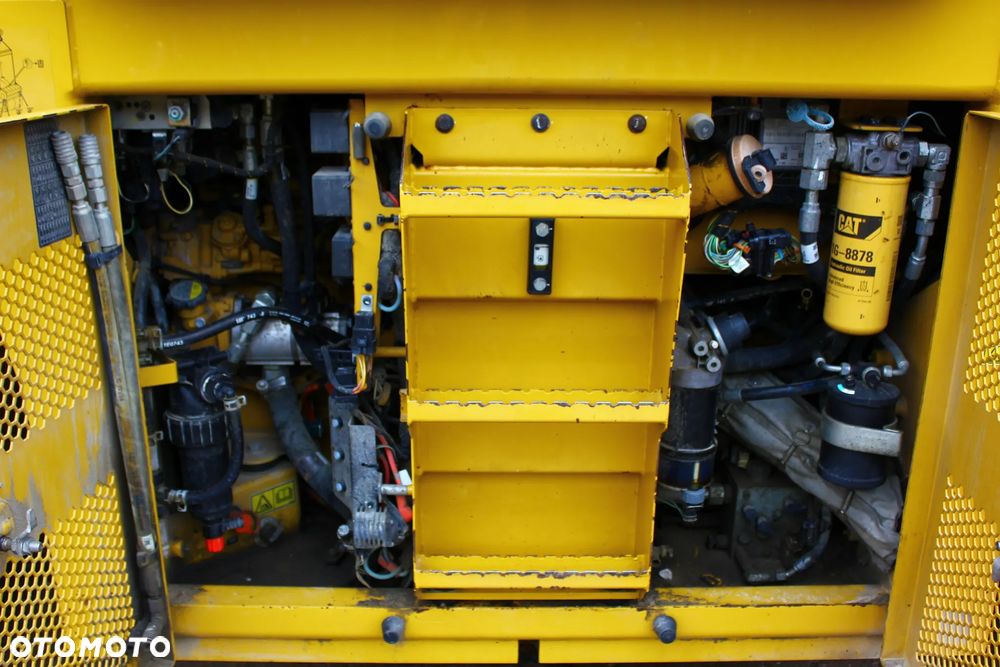 Caterpillar CAT CD10 WALEC STALOWY WIBRACYJNY Z DZIELONYMI BĘBNAMI +KOSZ HYDROG AX077 - 19