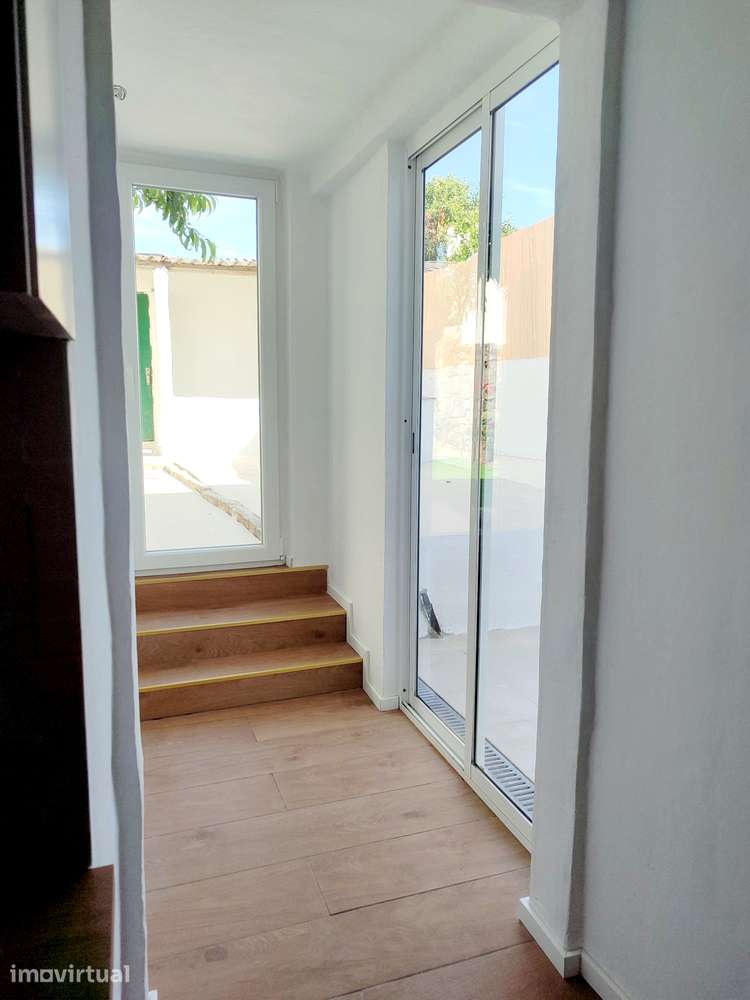 Moradia T2+1 totalmente remodelada, em Alcains - Grande imagem: 2/11