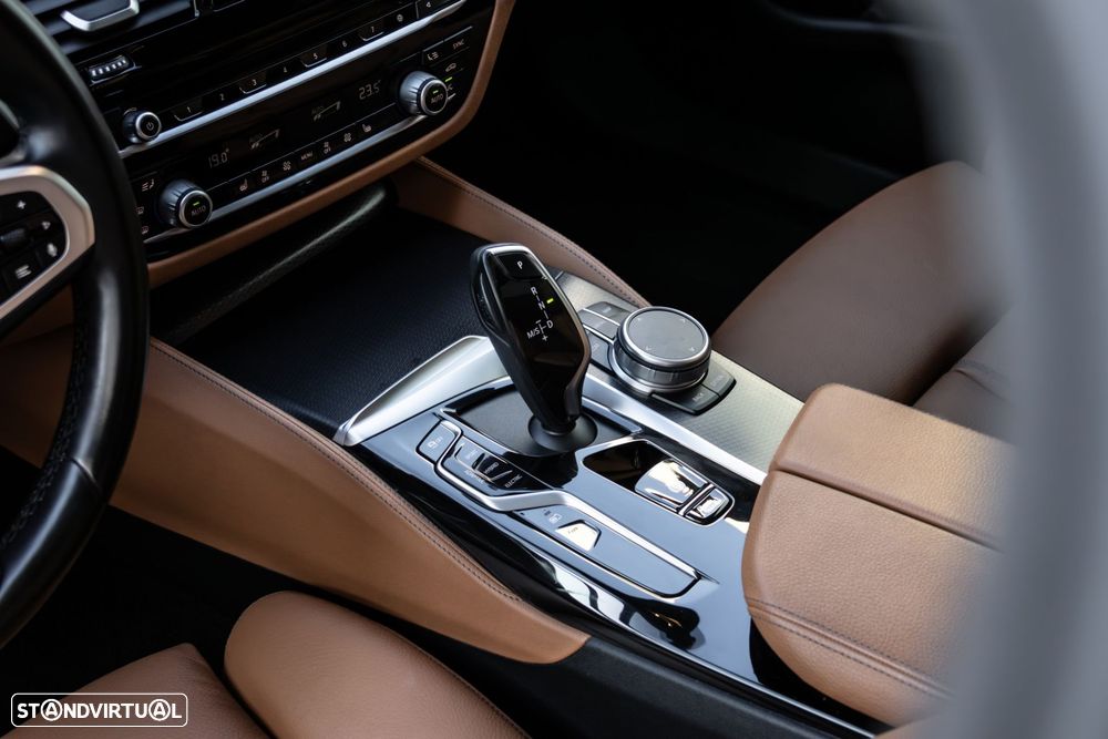 BMW 530 e Pack Desportivo M - 21