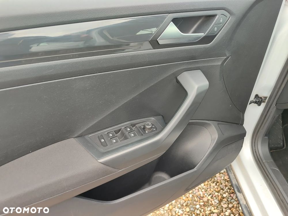 Volkswagen T-Roc 2.0 TDI SCR 4MOTION DSG Sport - 23
