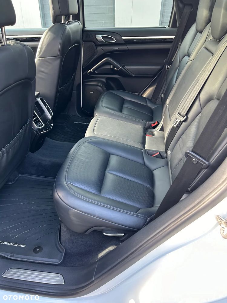 Porsche Cayenne Platinum Edition - 12