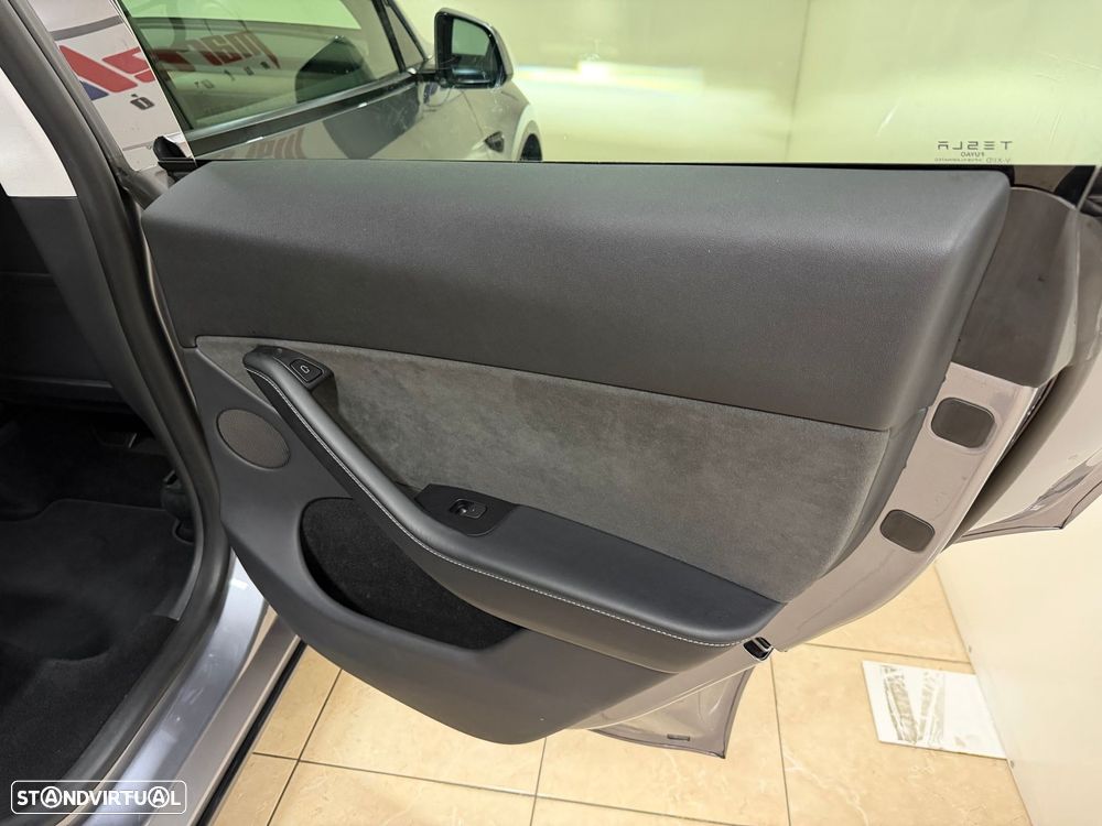 Tesla Model Y Long Range Tração Integral - 36