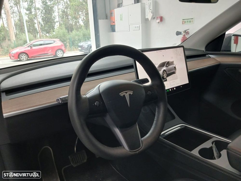 Tesla Model Y Long Range Dual Motor AWD - 5