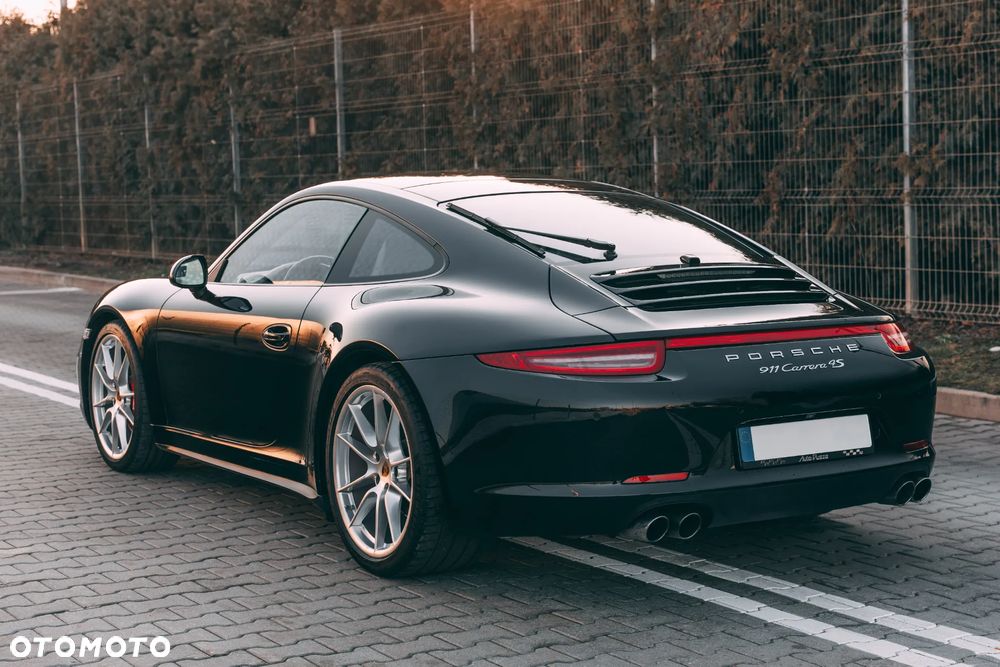 Porsche 911 Carrera 4S - 3