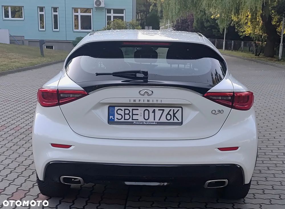 Infiniti Q30 1.6t - 7