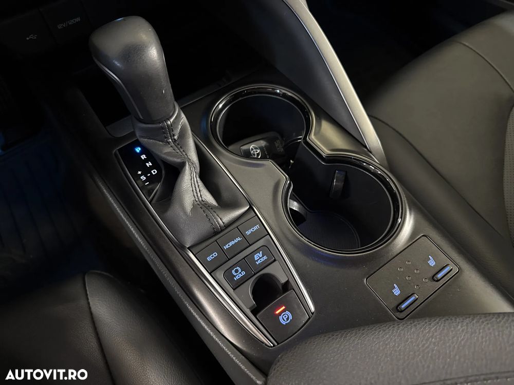Toyota Camry - 18