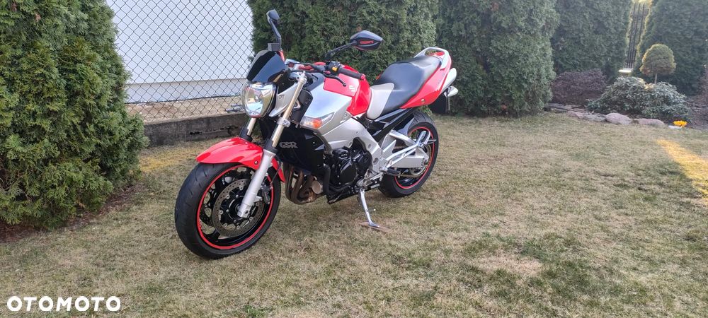 Suzuki GSR - 7