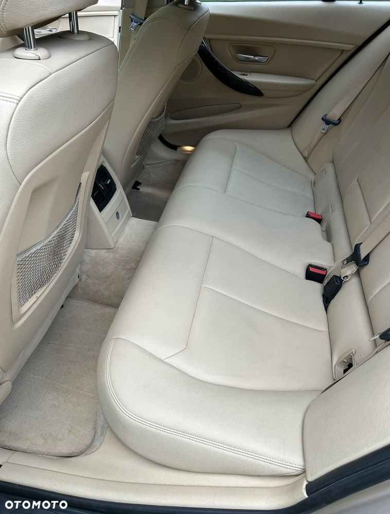 BMW Seria 3 328i xDrive - 7