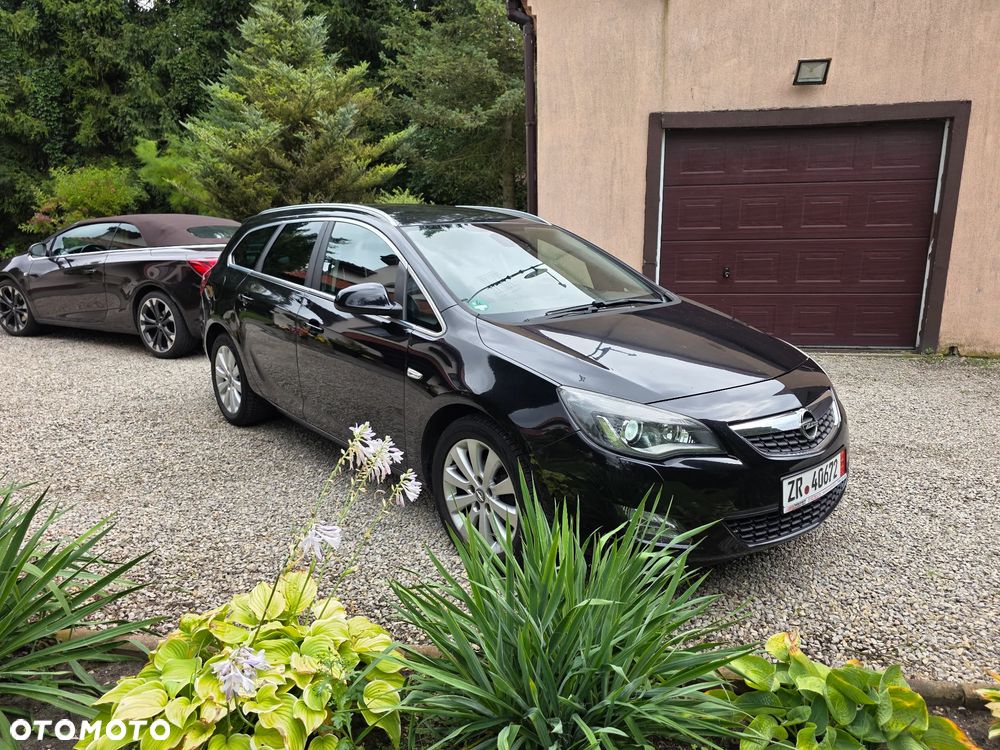 Opel Astra 2011 photo 2