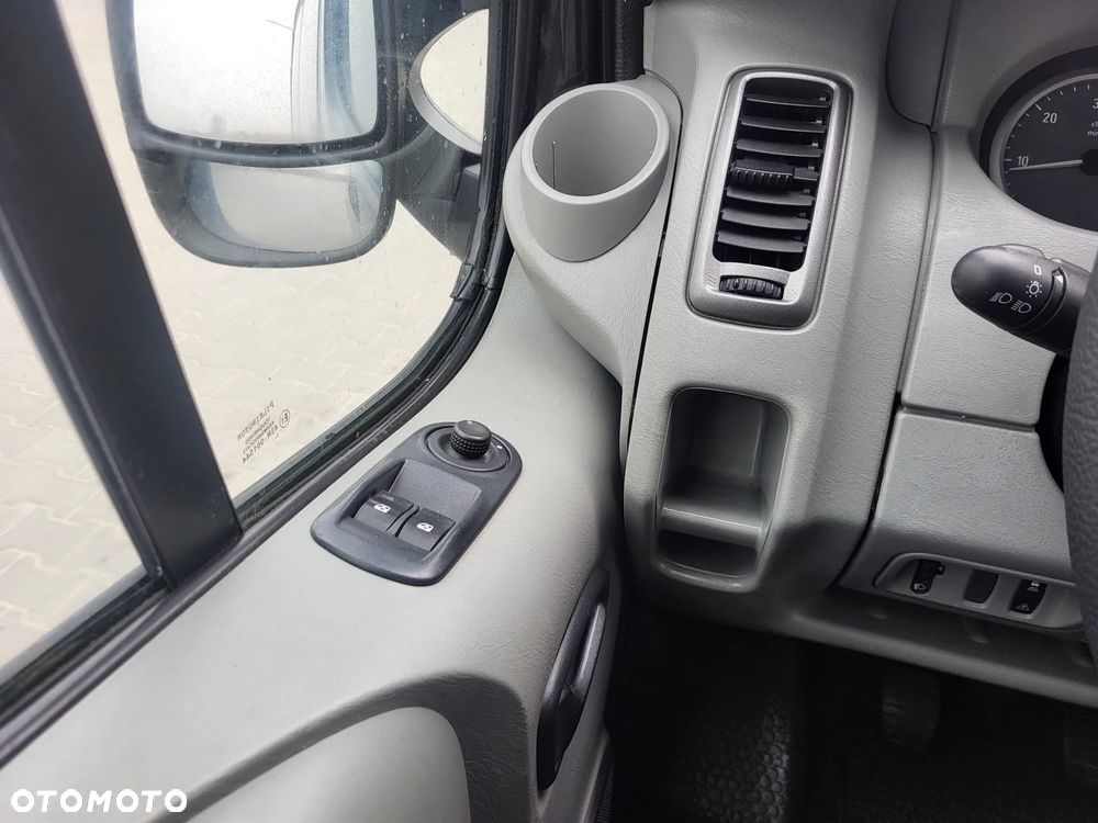 Opel Vivaro - 22
