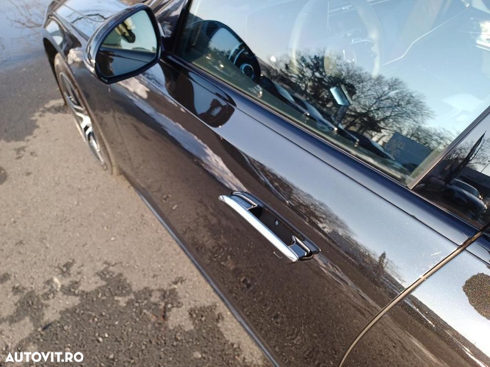 Mercedes-Benz E 400e 4Matic 9G-TRONIC - 27