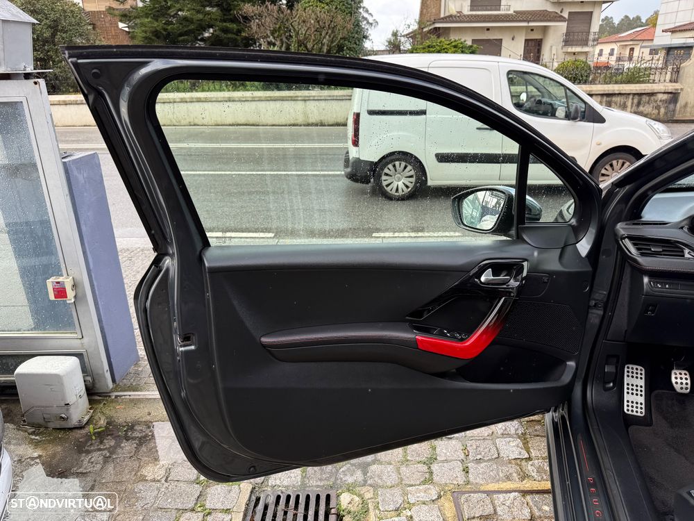 Peugeot 208 GTI 200 THP - 17