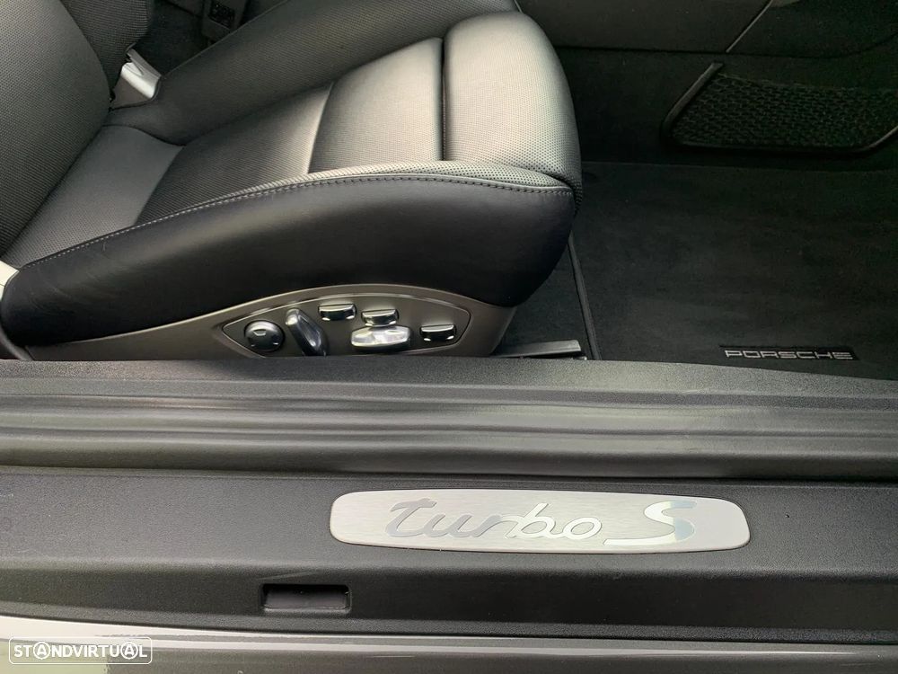 Porsche 911 (991) Turbo S PDK - 17