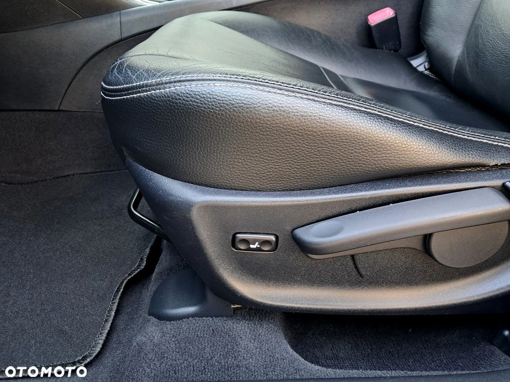 Toyota Avensis 2.0 D-4D Executive - 28