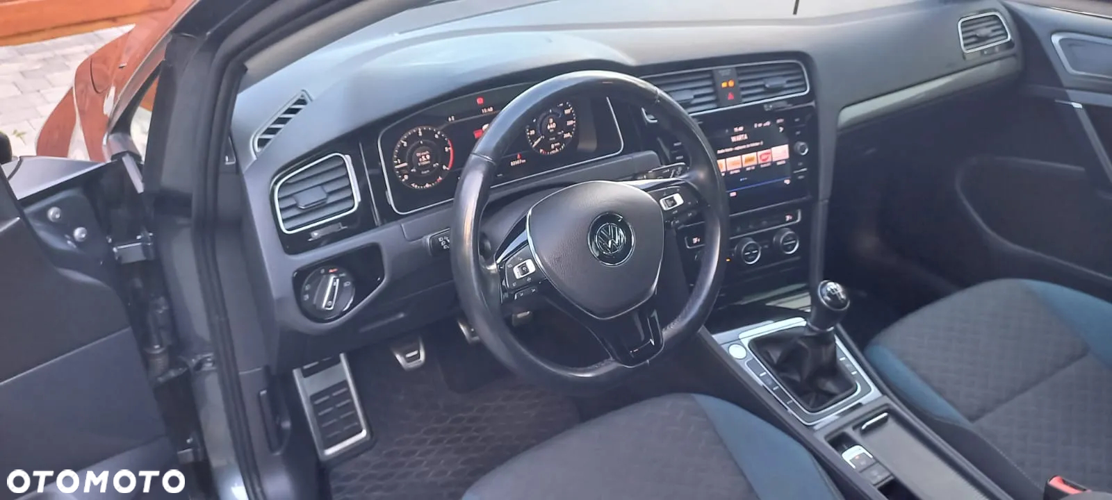 Volkswagen Golf 1.6 TDI SCR IQ.DRIVE - 17