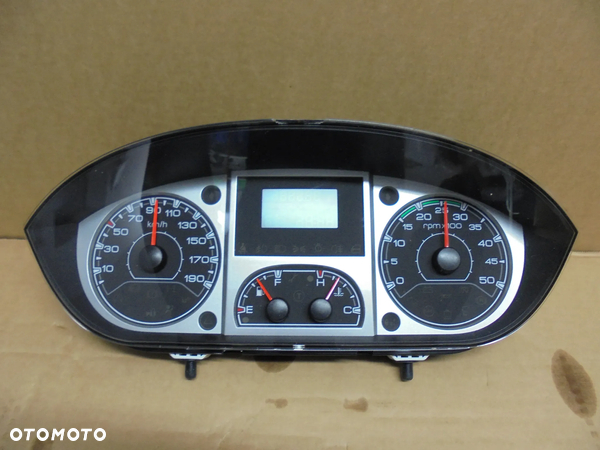 LICZNIK IVECO DAILY  PRĘDKOŚCIOMIERZ 5801259668  2009r-nowy